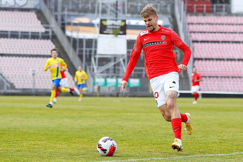 V generálce na jarní start druhé ligy brněnští fotbalisté (v červeném) zdolali Opavu 3:1.