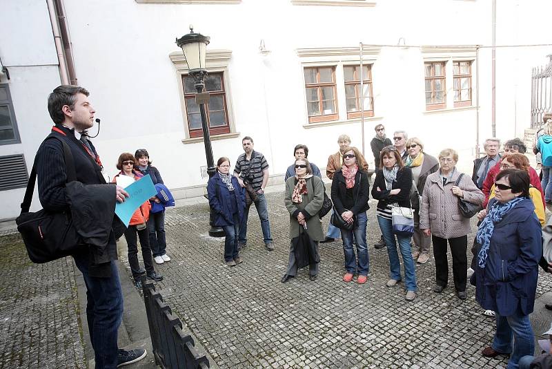  Turistické informační centrum na nádvoří brněnské Staré radnice v deset hodin dopoledne zahájilo turistickou sezonu. 