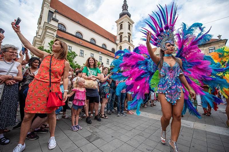 Brasil Fest Brno je jediný festival svého druhu v celé republice. Příznivcům hudby, dobrého jídla a tance umožní prožít tradiční brazilskou kulturu na vlastní kůži přímo v centru Brna.