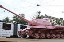 Růžový tank v Brně.