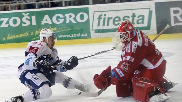 Hokejisté brněnské Komety ve 23. kole extraligy porazili rivala z Třince 3:2 po nájezdech.