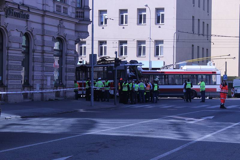 Prvního dubna 2019 se v Křenové ulici v Brně srazil trolejbus s tramvají. Při střetu se zranilo čtyřicet lidí.