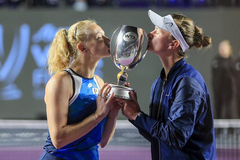 Podobně jako na olympiádě si po nezdaru ve dvouhře spravila chuť v deblu. V něm společně se Siniakovou prestižní turnaj ovládly. Pro Krejčíkovou se tak snový rok skončil nejlepším možným způsobem. 