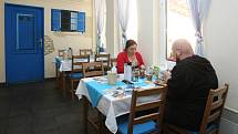 Samé jedničky udělil šéfkuchař při hodnocení Greek Restaurantu Taverna na pomyslném vysvědčení. Nejvíc byl spokojený s jídlem.