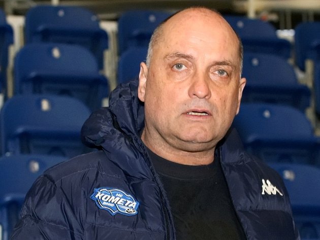 Trenér hokejové Komety Vladimír Kýhos.