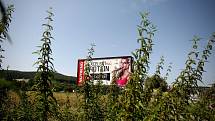 Podle nové veřejné vyhlášky Jihomoravského kraje musí být billboardy umístěné u silnic prvních tříd od 1. září odstraněny.