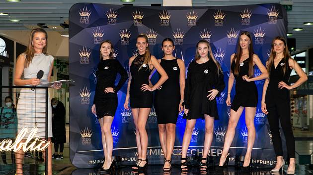 Kandidátky na prestižní titul Miss Czech republik při castingu předstoupily před porotou ve dvou kolech.