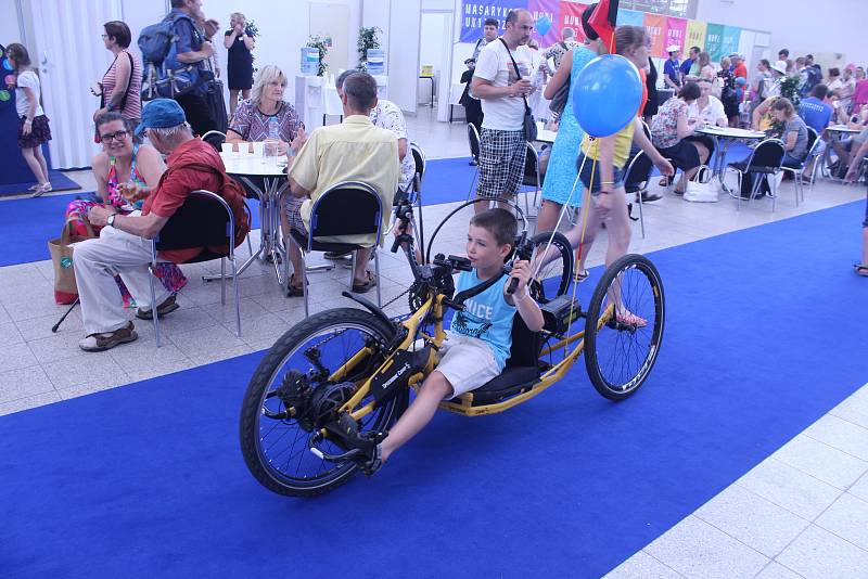 Zvuky oslav, přání všeho nejlepšího i hudebních vystoupení se v sobotu rozléhaly Brnem hned ze dvou míst. Své kulaté, sté narozeniny totiž slavily dvě brněnské univerzity, Masarykova a Mendelova.