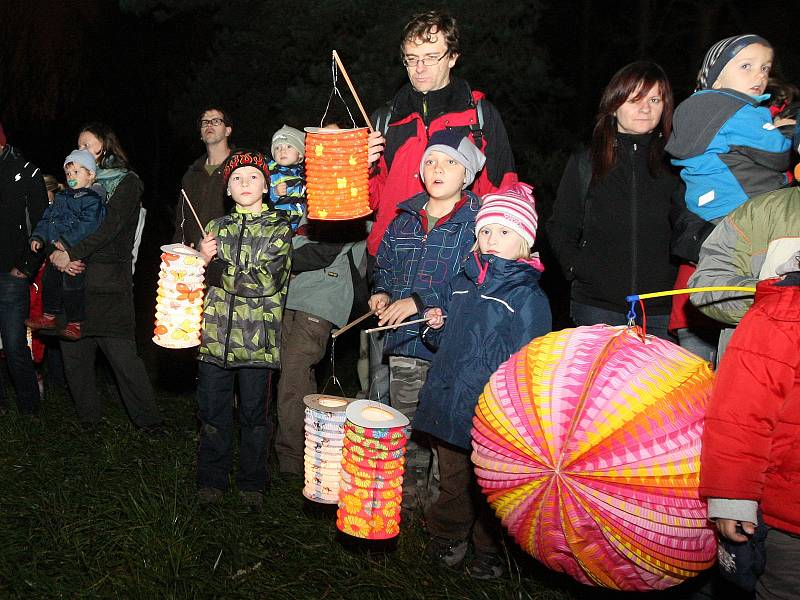 Lampionový průvod v brněnské Čertově rokli.