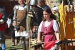 Za zvuků dobové hudby si v sobotu návštěvníci hradu Pernštejn prohlédli rytířský souboj nebo ochutnali středověké pokrmy.