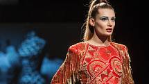 Luxusní módní přehlídkou Luxusy cut v neděli večer vrcholil sedmačtyřicátý ročník veletrhů módy Styl a Kabo na brněnském výstavišti. Organizátoři exkluzivně představili například šaty od známého návrháře Olega Cassiniho.