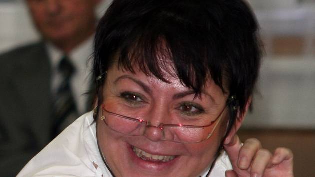 Nynější znojemská senátorka Marta Bayerová získala nominaci KSČM pro kandidaturu v podzimních volbách. Znojemská organizace trvá na Krátkém.