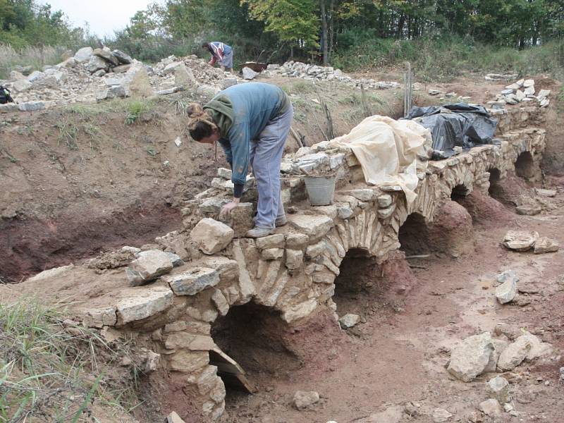 Středověká pec pochází ze třináctého století. Vápno se tehdy používalo při stavbách důležitých církevních a měšťanských staveb.