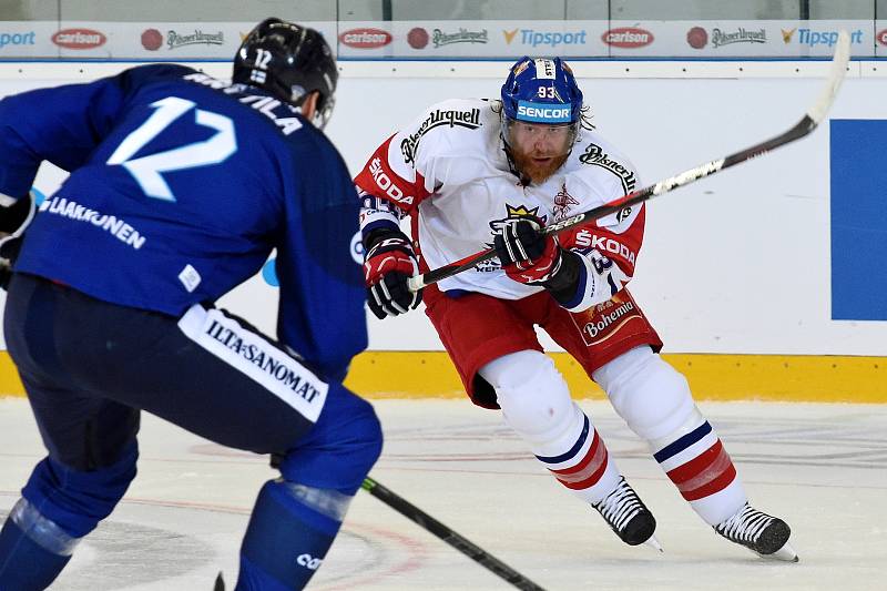 Úvodní zápas Carlson Hockey Games v brněnské DRFG aréně mezi Českou republikou v bílém (Jakub Voráček) a Finskem