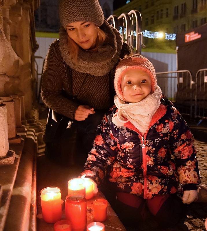 Oslava svátku 17. listopadu na brněnském náměstí Svobody.