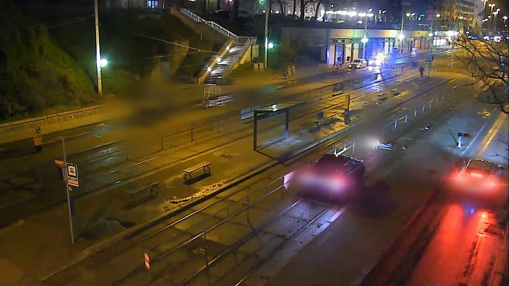 Opilý řidič srazil staršího muže u zastávky v Brně.