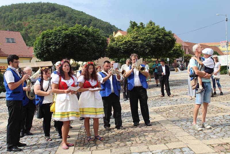 Tišnovští v sobotu oslavovali sto let od založení samostatné Československé republiky. Program tvořila dechová muzika, dobové divadlo nebo i tanec charleston