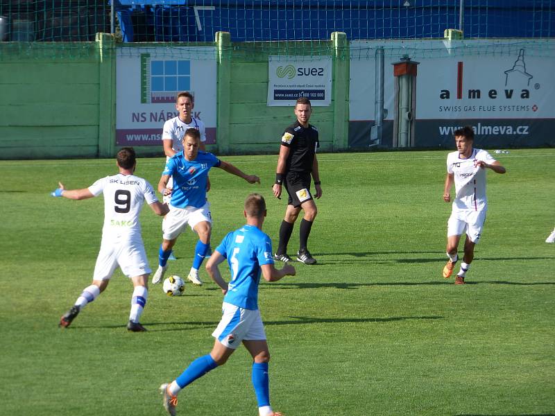 Fotbalisté Baníku Ostrava v přípravném utkání proti brněnské Líšni (v bílém).