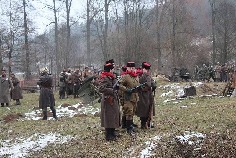 Nadšenci vojenské historie předvedli ve Skalici nad Svitavou rekonstrukci bitvy z druhé světové války, při které Rudá armáda zaútočila na nacistické jednotky u řeky Wisly.