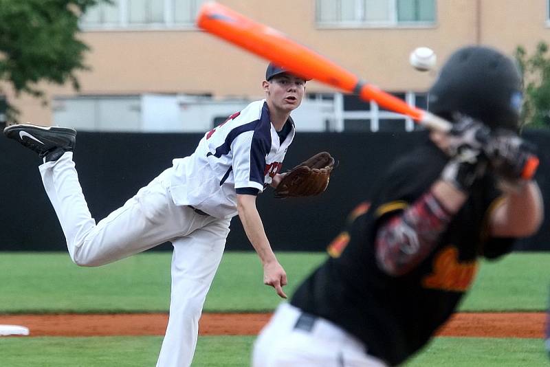 Čeští baseballoví kadeti na mistrovství Evropy suverénně ovládli všechny duely základní skupiny i semifinále, jenže rozhodující zápas o titul nezvládli. Na Městském baseballovém stadionu v brněnském Komárově v sobotu večer podlehli Německu 5:6.