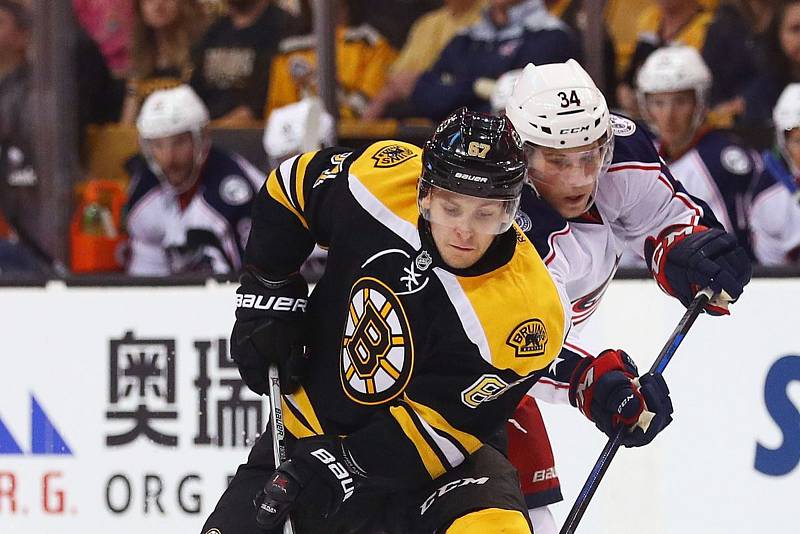 Brněnský rodák a odchovanec Komety Jakub Zbořil v dresu Bostonu Bruins v NHL