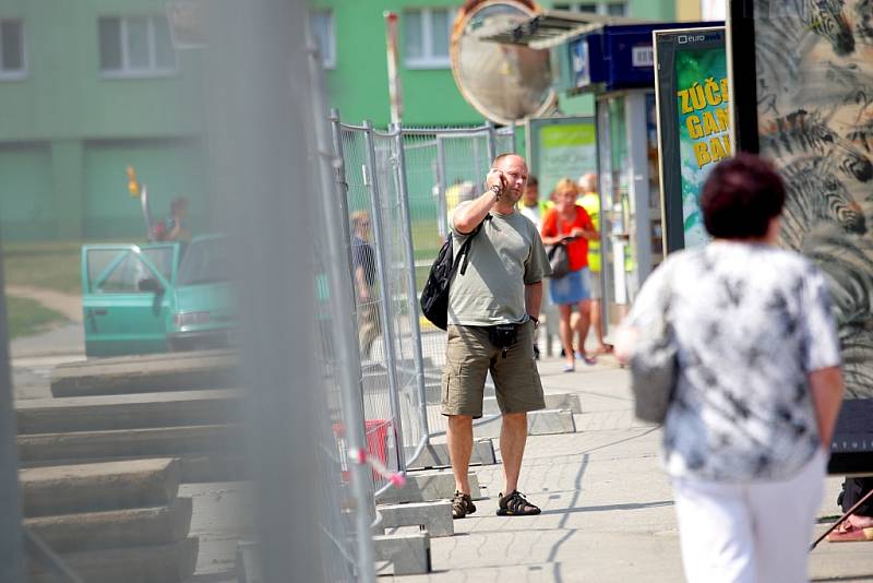 Opravy kolejí na Mendlově náměstí začaly. Lidem znepříjemnily cestu do práce