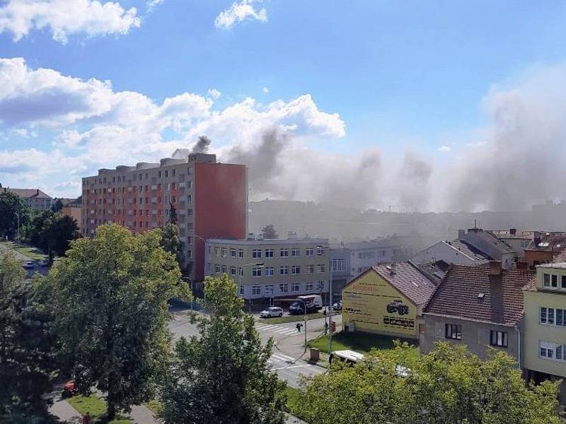 Požár bytového domu ve Vyškově.