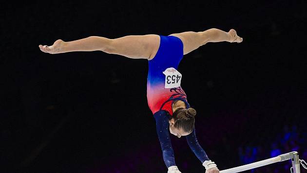 Šestnáctiletá česká sportovní gymnastka Soňa Artamonová se kvalifikovala na olympijské hry v Paříži.