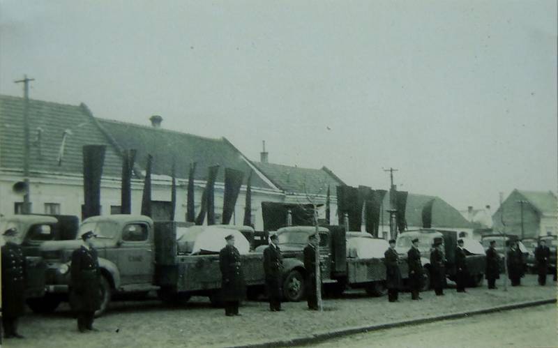 Desítky lidí zemřely při tragédii na železničním přejezdu u Podivína v roce 1950. Srazil se tam rychlík s autobusem.