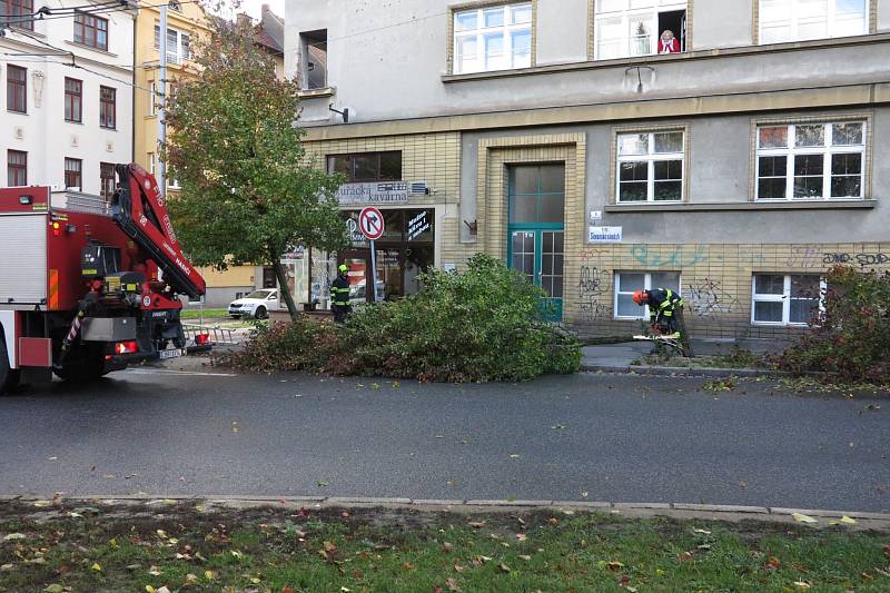 Hasiči zažili extrémně pernou neděli se stovkami výjezdů. Nejvíc jich měli v Brně a na Blanensku.