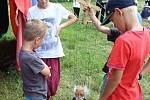 Návštěvníky festivalu Kamenka open rozveselily dřevěné loutky.