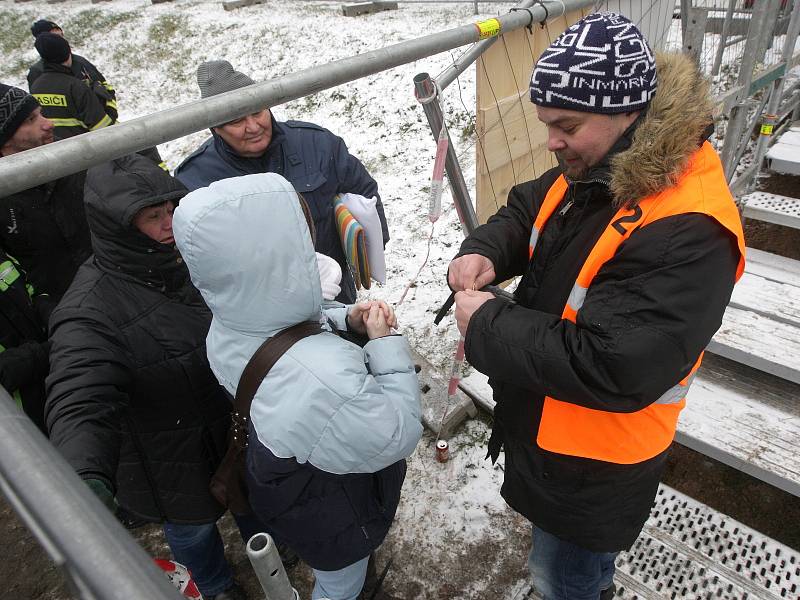 Hokejové hry v Brně za Lužánkami: zápas mezi Kometou a Plzní.