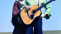Sourozenci Petr a Hana Ulrychovi založili slavnou kapelu Javory v roce 1974.