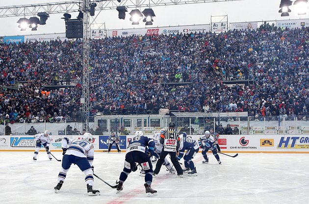 Momentka ze zápasu hokejových her mezi Kometou a Plzní.