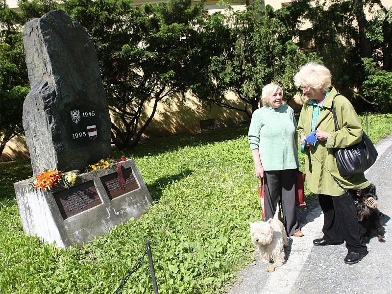Lidé si přišli připomenout divoký odsun brněnských Němců symbolickým pochodem, který uspořádalo Fórum pro česko-rakouský dialog k výročí odsunu brněnských Němců.