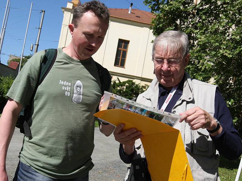 Lidé si přišli připomenout divoký odsun brněnských Němců symbolickým pochodem, který uspořádalo Fórum pro česko-rakouský dialog k výročí odsunu brněnských Němců.