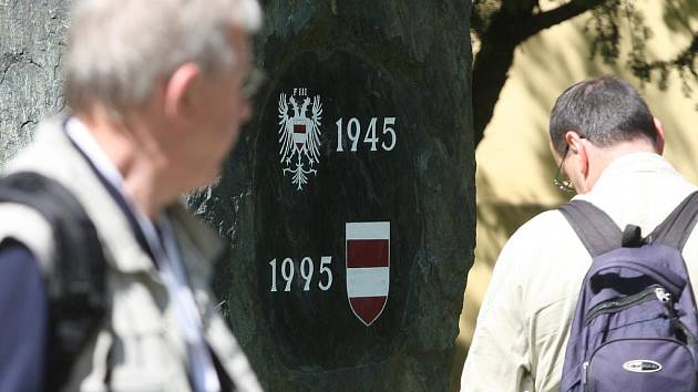 Lidé si přišli připomenout divoký odsun brněnských Němců symbolickým pochodem, který uspořádalo Fórum pro česko-rakouský dialog k výročí odsunu brněnských Němců.