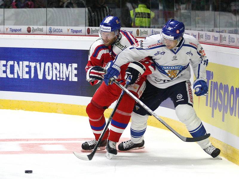 Česká hokejová reprezentace (v červeném) porazila v přípravném utkání ve Znojmě Finsko 4:1.