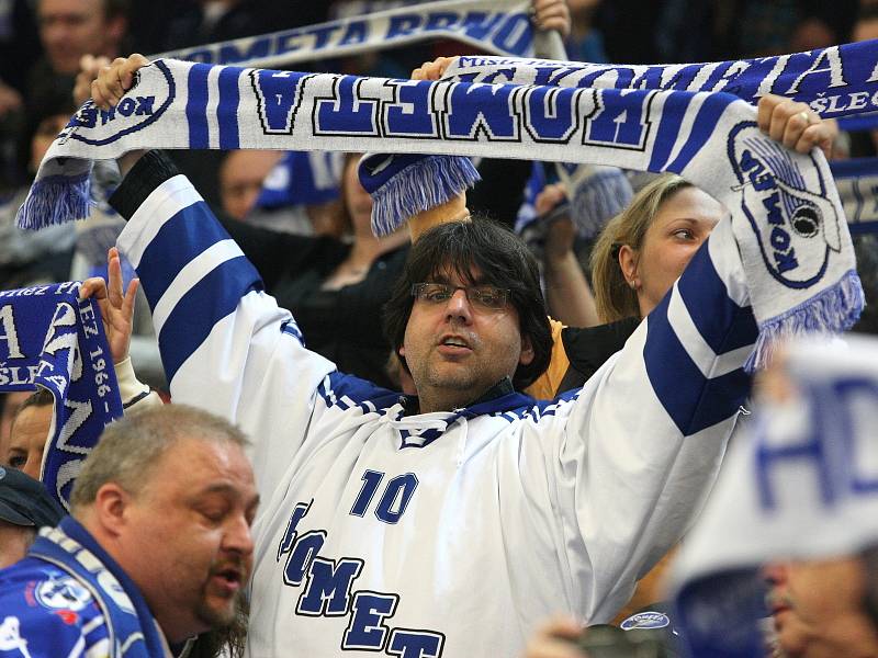 Hokejisté Komety zvládli třetí semifinále a v prodloužení porazili Spartu 3:2.