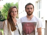 Čtyřiadvacetiletá studentka žurnalistiky Tereza Mrvová s přítelem Lukášem Kopečkem chtějí na toulkách s kávou po světě strávit asi rok.