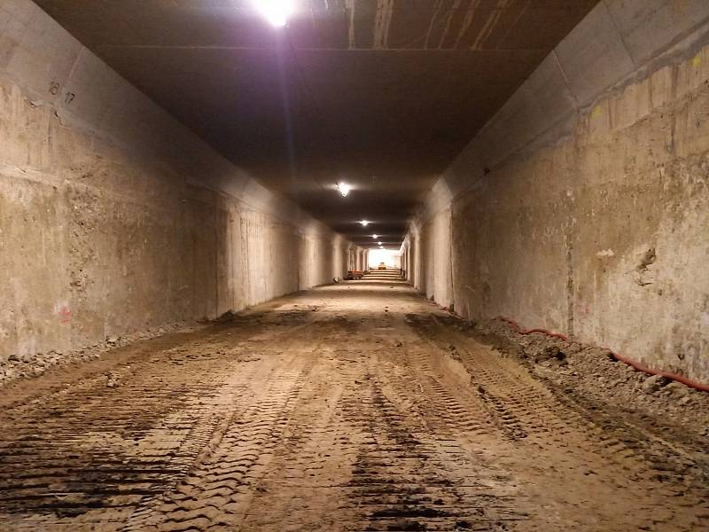 Pohled do tunelu. Foto z první poloviny srpna.