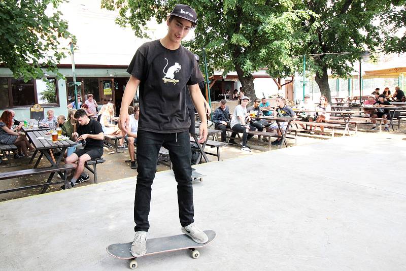 Sedmý ročník Statek Skate Contestu přilákal v sobotu na známou znojemskou pivní zahrádku Na Statku dvě desítky borců, kteří za doprovodu hudby předváděli show.