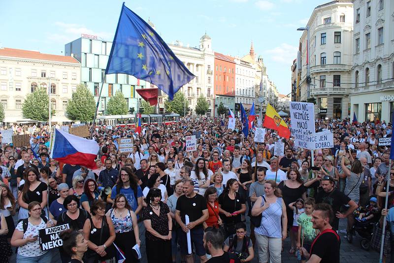 Brněnská demonstrace proti premiérovi Andreji Babišovi.