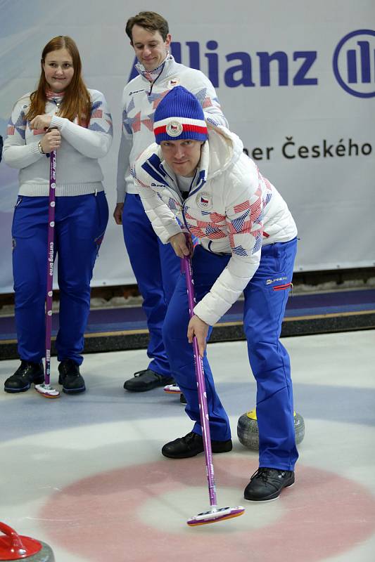 Curling je čím dál populárnější sport. Proto také vznikla dráha pro tento sport v jedné z hal bývalé brněnské Zbrojovky. Právě kolem této haly vznikl brněnský Olympijský park. Navštívil ho známý manželský pár olympioniků Tomáš a Zuzana Paulovi.