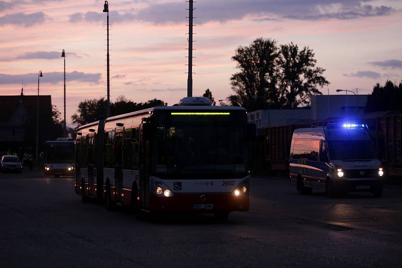 Po vítězném zápase v Brně mohli fanoušci Baníku slavit. Odjezd se tak obešel bez výtržností.