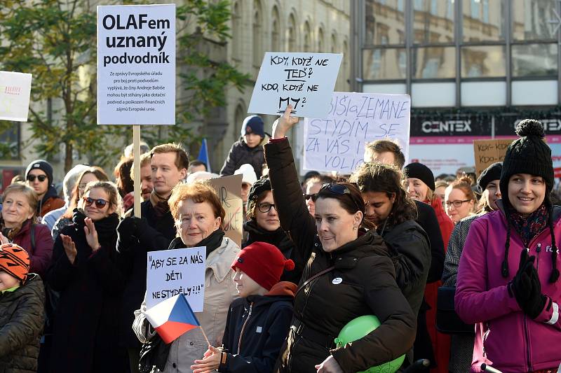 Demonstrace proti Andreji Babišovi v Brně.