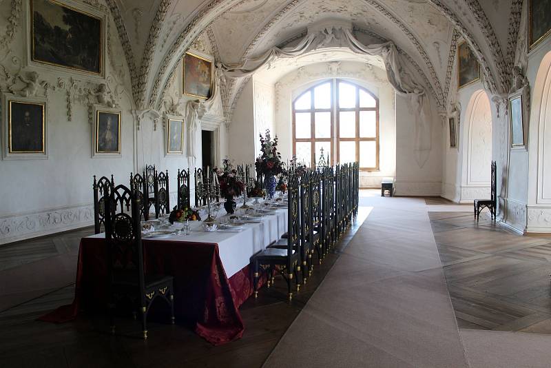 Víc než desítku filmů a pohádek natočili režiséři na jihomoravském hradě Pernštejn. Zatímco se Růženka píchla o trn, měli kuchaři v pohádce Sůl nad zlato v pernštejnské kuchyni plné ruce práce.