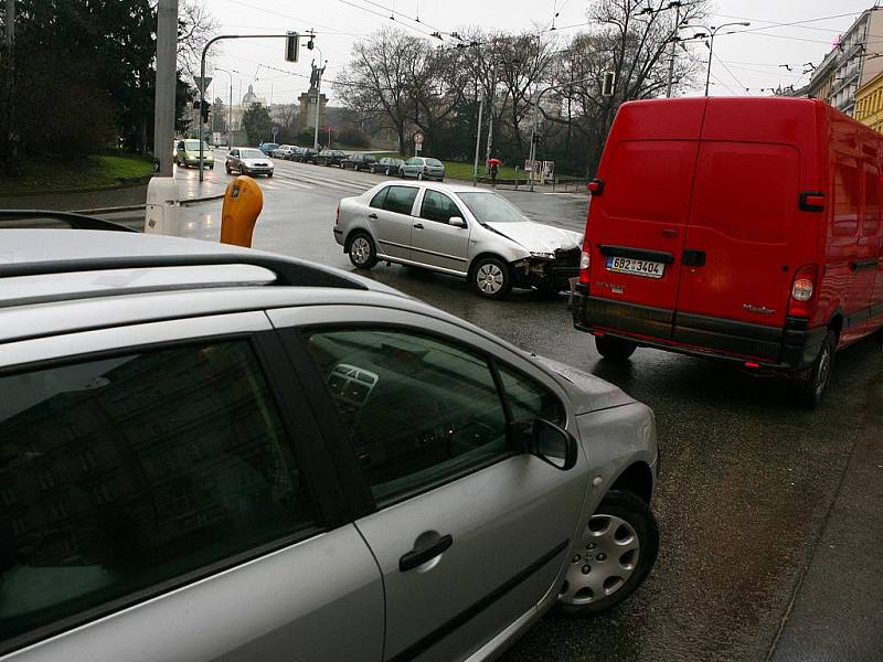 Dopravní nehoda ucpala Koliště.