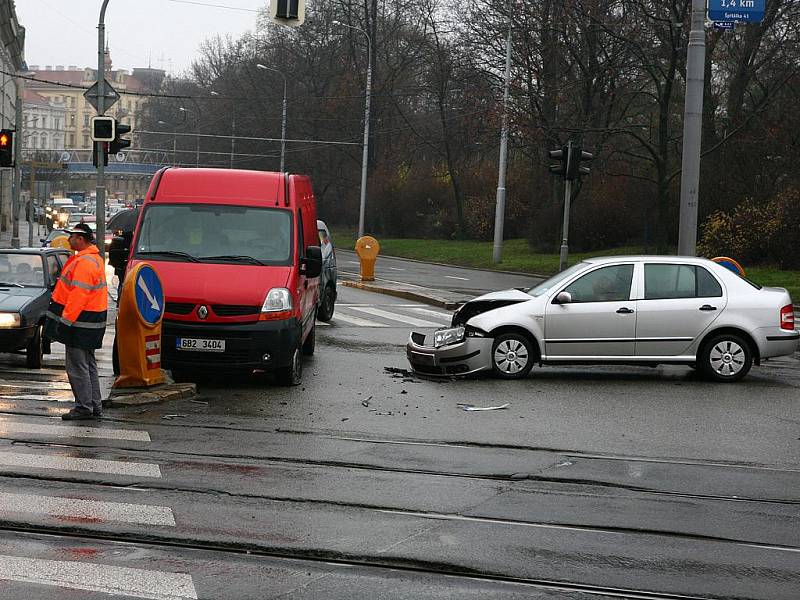 Dopravní nehoda ucpala Koliště.