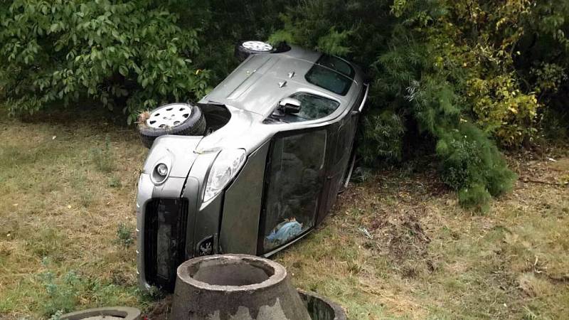 Během deštivého prvního zářijového dne jihomoravští hasiči zasahovali u deseti dopravních nehod.